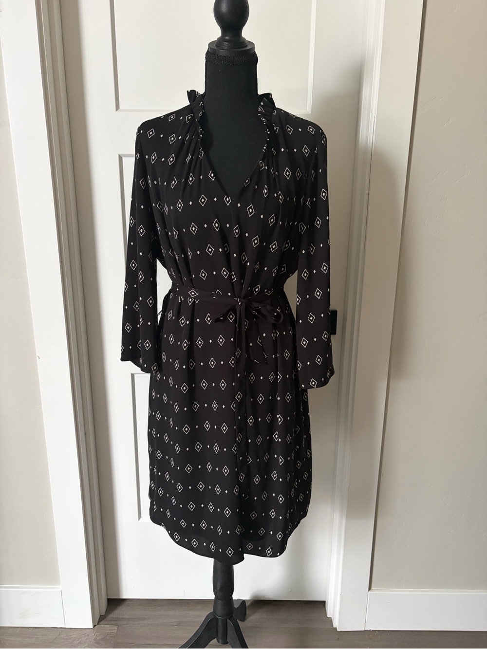 White House Black Market Black Diamond Print Robe Dress Sz 14
